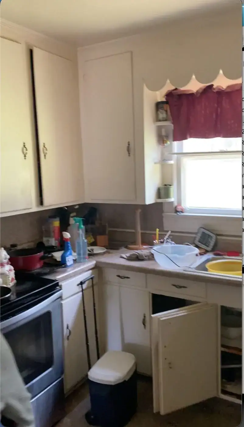 Kitchen Cleanout before Toss It cleanout in Valley, AL
