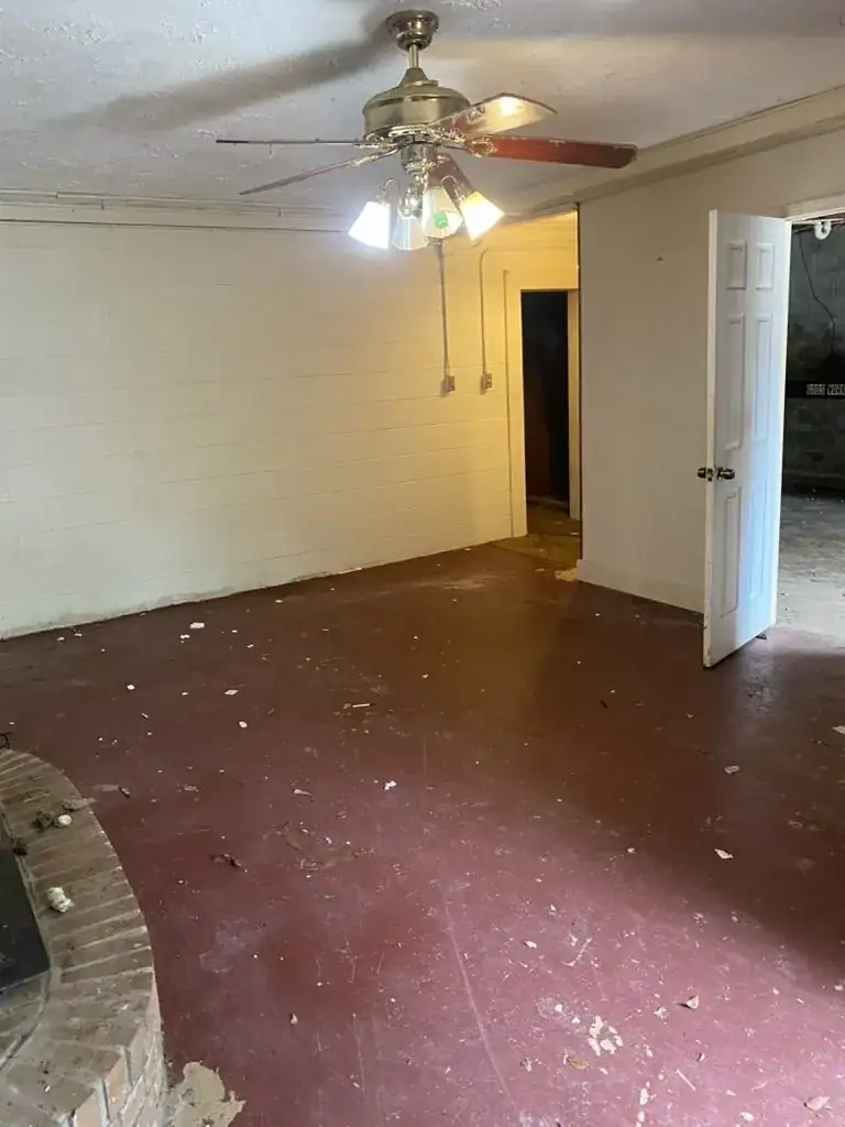 Living Room Cleanout after Toss It cleanout in Valley, AL
